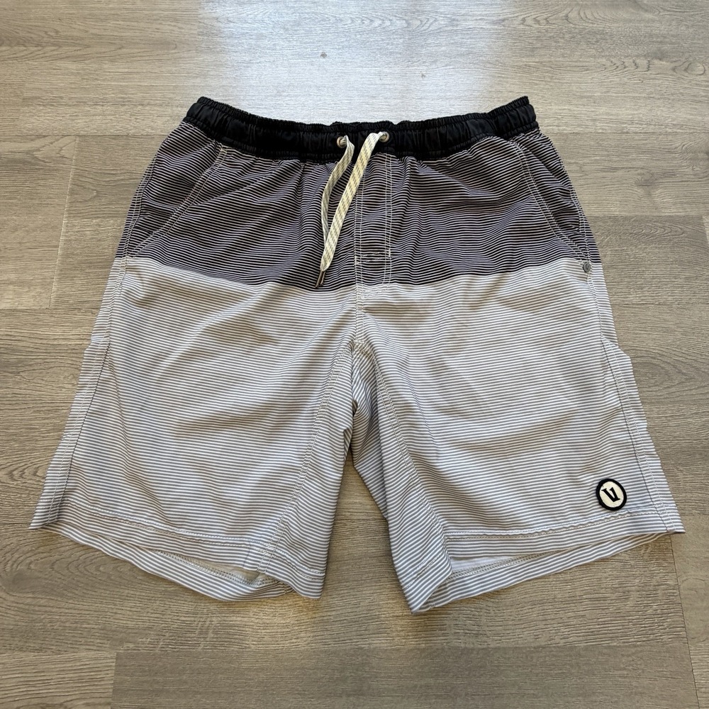 Vuori Kore Shorts Mens M Black Gray Stripe Camo 8" Lined Performance Drawstring